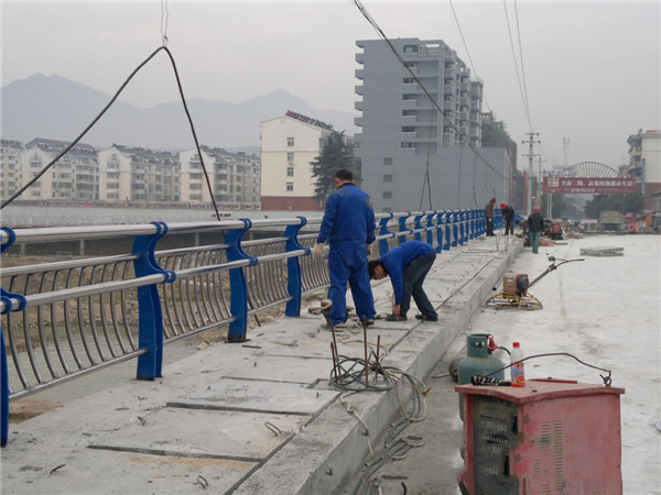 房山不锈钢复合管护栏常见问题及解决方案